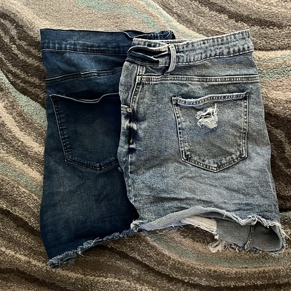 Two pair plus stretch denim shorts - Picture 6 of 6
